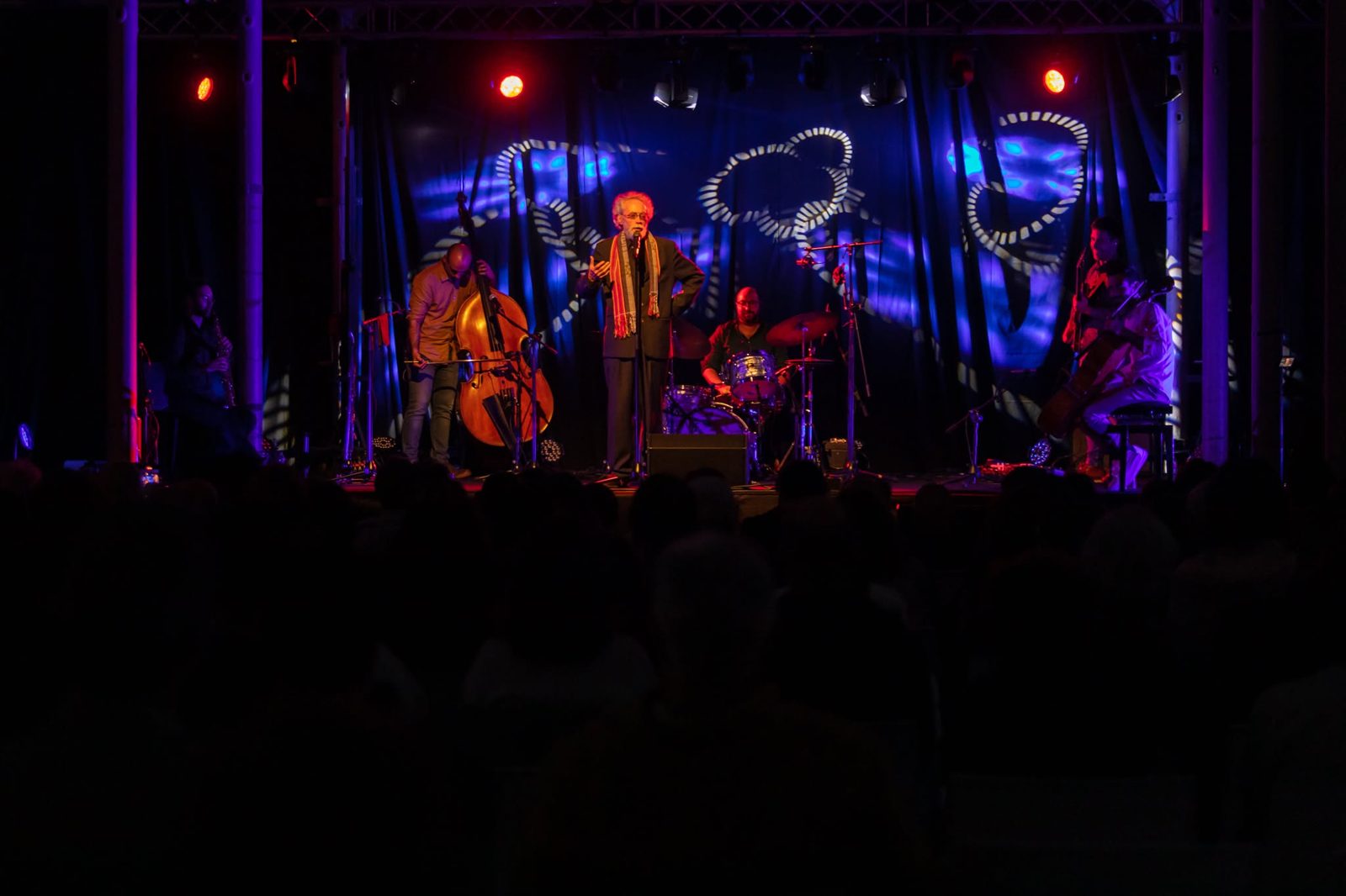 Indigo Quintet e Quico Cadaval em palco em Santo Tirso
