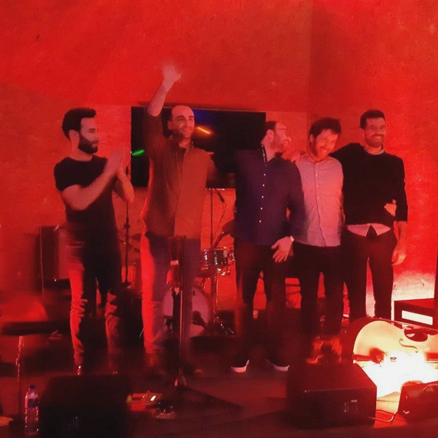 A banda a agradecer ao público no RUM